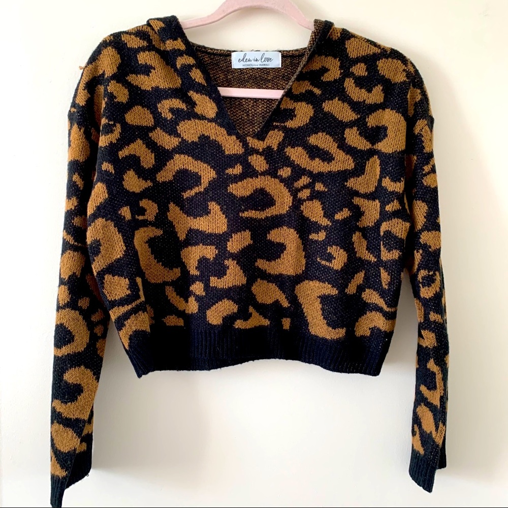 NWOT Eden In Love Crop Sweater